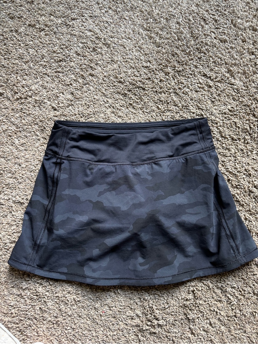 Lululemon Camo skirt, clothes